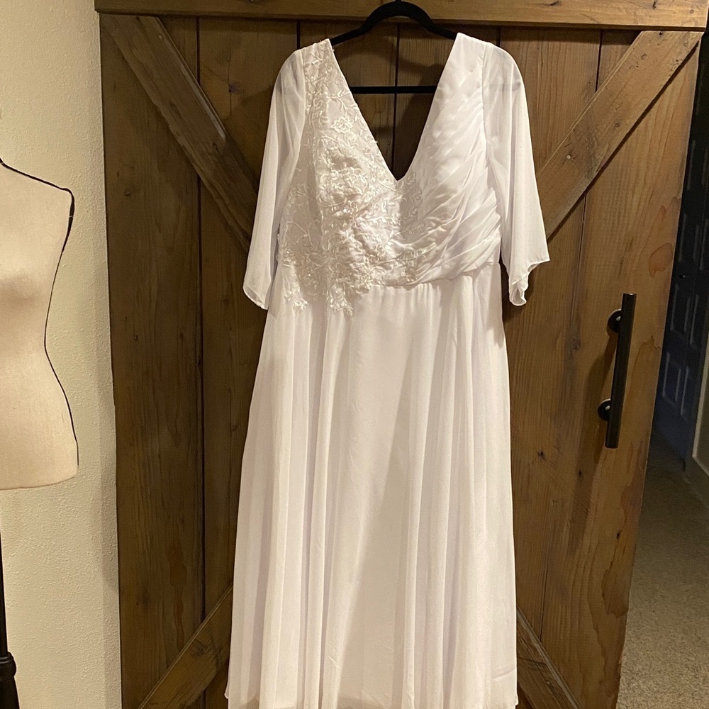 Elegant White V-Neck Dress